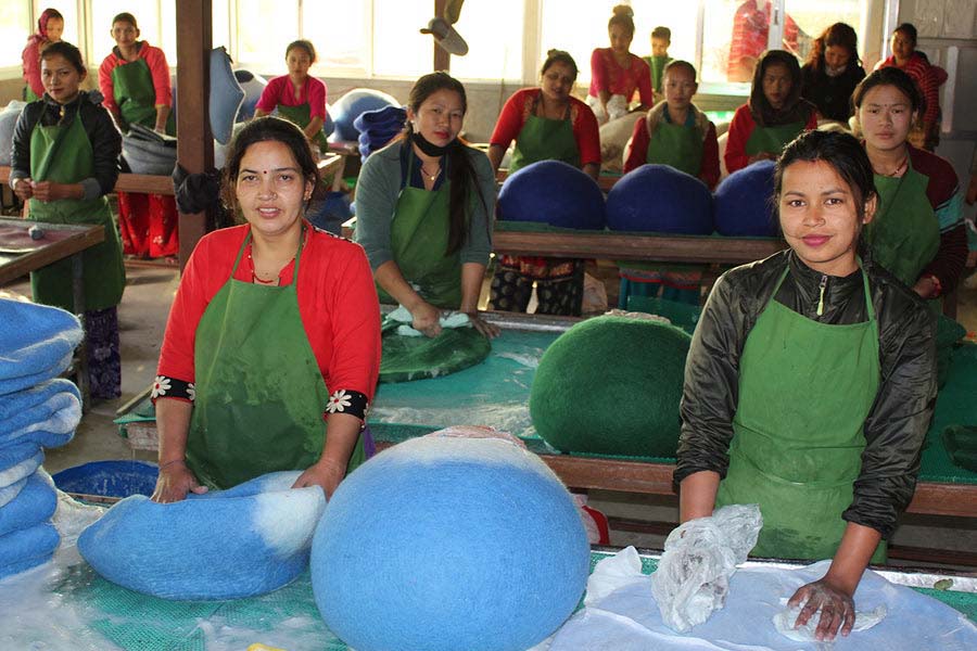 Katzenhöhle-Produktion-Handarbeit